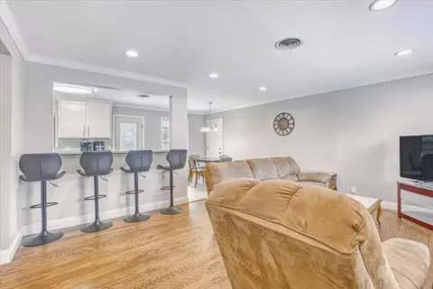 605 Norwood Dr, Hurst, TX 76053
