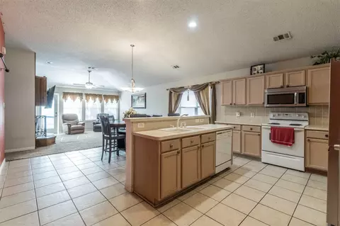 13640 Cherokee Ranch Rd, Roanoke, TX 76262