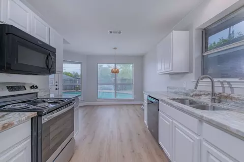 847 Rockett Ln, Cedar Hill, TX 75104