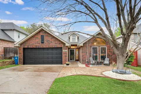 1922 Lilac Ln, Grapevine, TX 76051