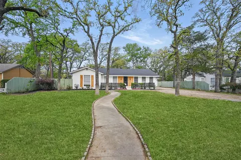 1704 Tierney Rd, Fort Worth, TX 76112