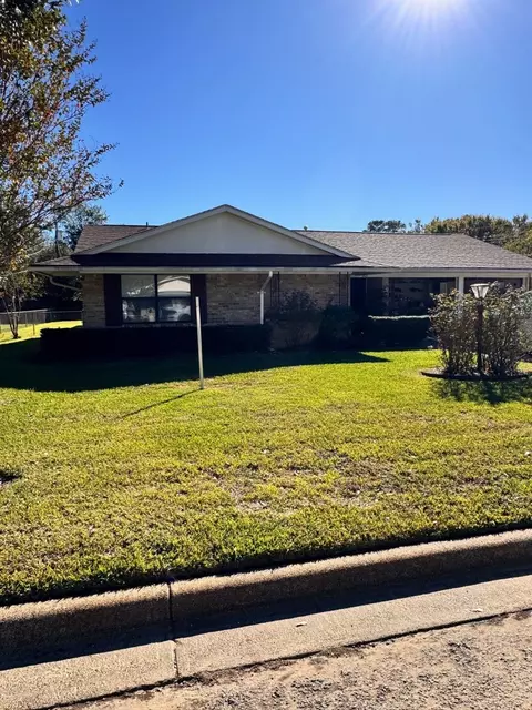 800 Humphrey St, Athens, TX 75751