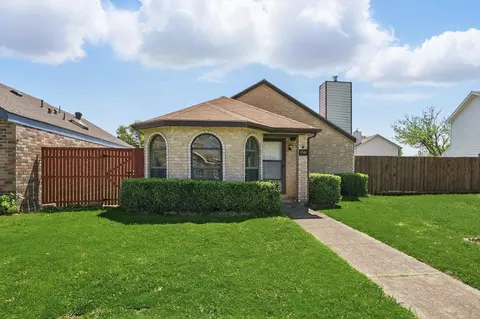 1346 Maplewood Dr, Lewisville, TX 75067