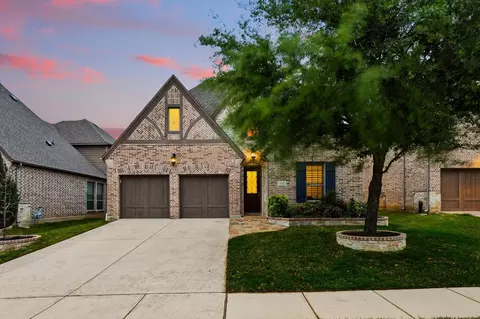 345 Hill Creek Ln, Grapevine, TX 76051
