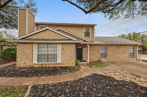 1901 Lost Creek Dr, Arlington, TX 76006