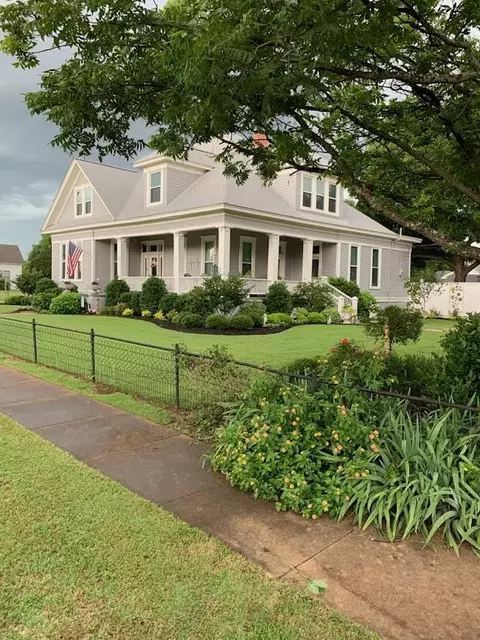 201 Hayes St, Whitney, TX 76692