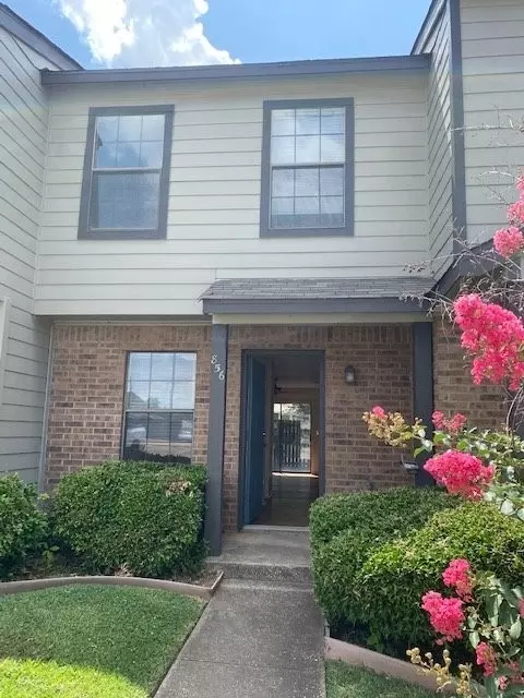 856 W Collins St, Denton, TX 76201