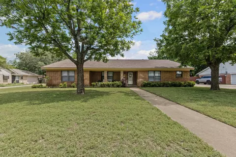 1243 Wedgewood Dr, Cleburne, TX 76033