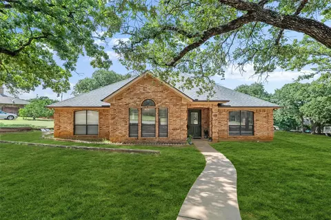 604 Willow Bend St, Cleburne, TX 76031