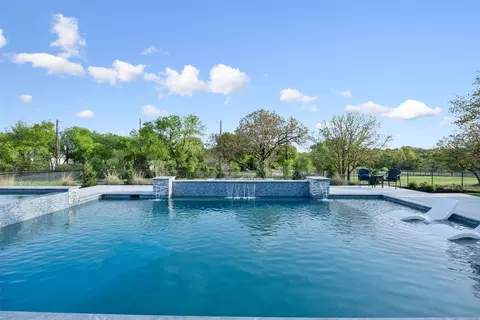 Exterior - 1331 Ranchview Rd, Argyle, TX 76226 photo 7 of 9