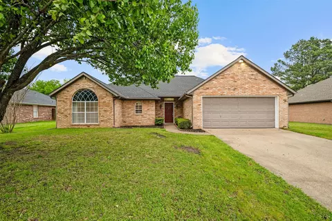 1706 La Fontaine Ln, Greenville, TX 75402