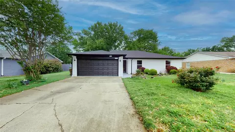 7241 Windcrest Ln, North Richland Hills, TX 76182