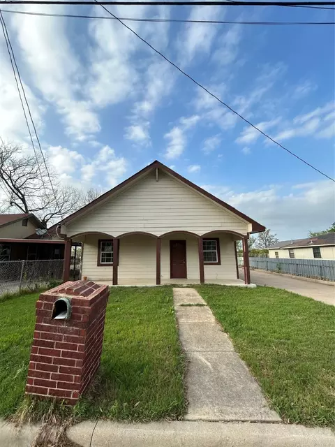 704 W Trammell Ave, Everman, TX 76140