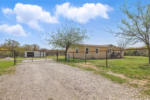 305 Neal Ln, Weatherford, TX 76088