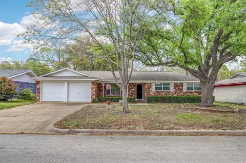 1028 Livingston Dr, Hurst, TX 76053