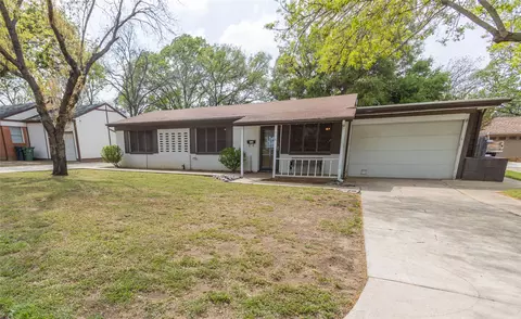 916 Gaye Ln, Arlington, TX 76012