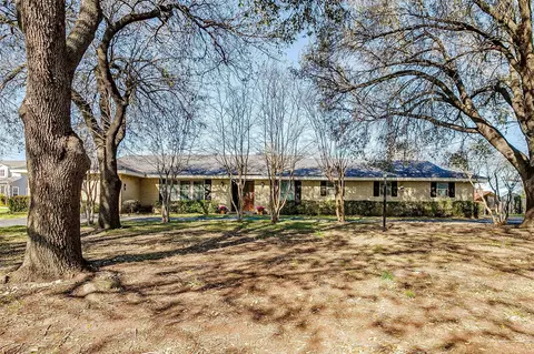 2017 Skyline Dr, Fort Worth, TX 76114