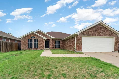 517 Fossil Lake Ct, Arlington, TX 76002