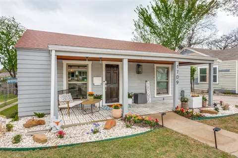 1709 Virginia Pl, Fort Worth, TX 76107