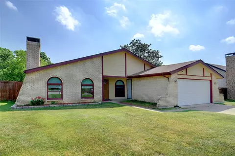2309 Mesquite Ct W, Bedford, TX 76021