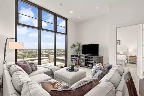 3100 W 7th St #804, Fort Worth, TX 76107