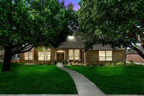 32 Royal Oaks Cir, Denton, TX 76210