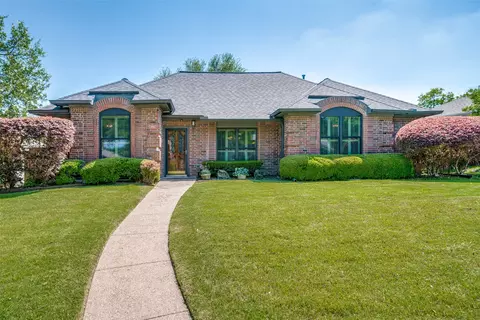 2046 Oakbluff Dr, Carrollton, TX 75007
