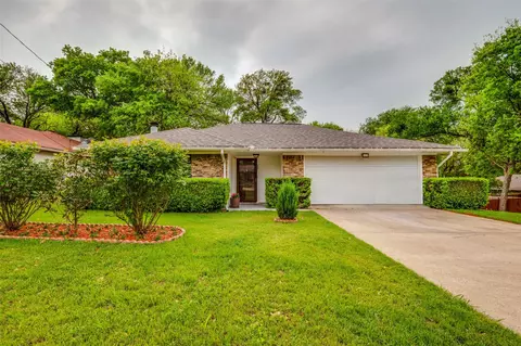 221 Evelyn St, Desoto, TX 75115