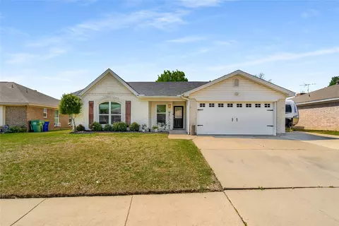 6476 Fairview Dr, Watauga, TX 76148