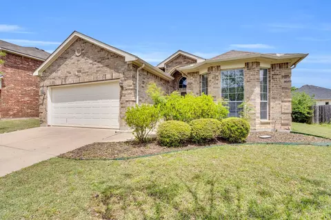1120 Hearthstone Dr, Burleson, TX 76028