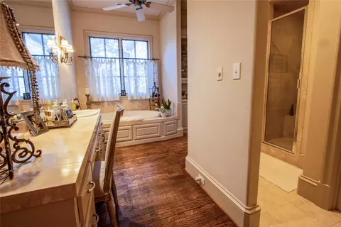 Bath - 3606 Blagg Rd, Denton, TX 76208 photo 1 of 4