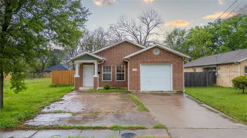 2705 Silkwood St, Dallas, TX 75215