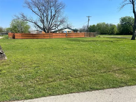 116 Hinton St, Tioga, TX 76271