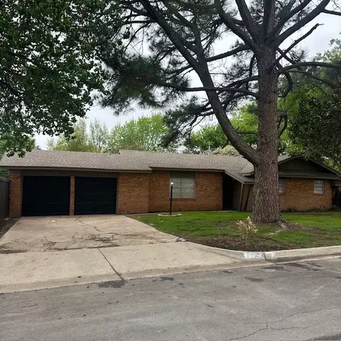 1901 Spring Valley Dr, Denton, TX 76208