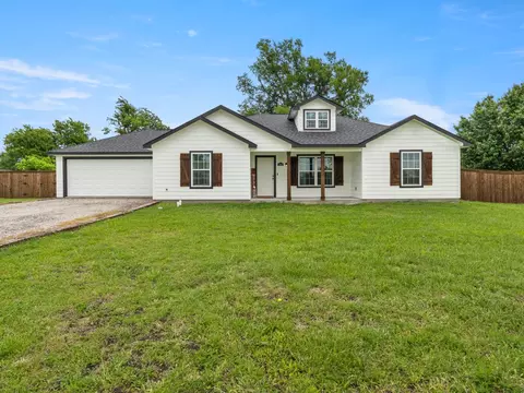 1000 N Oak St, Leonard, TX 75452