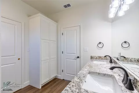 Bath - 280 Waterloo, Abilene, TX 79602 photo 2 of 3