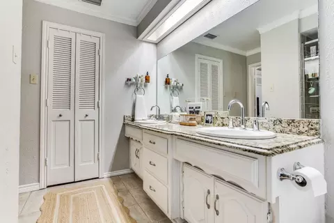 Bath - 1908 Cap Rock, Richardson, TX 75080 photo 3 of 3