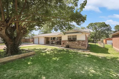 3565 Paramount St, North Richland Hills, TX 76117