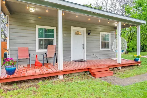 725 Churchill Rd, River Oaks, TX 76114
