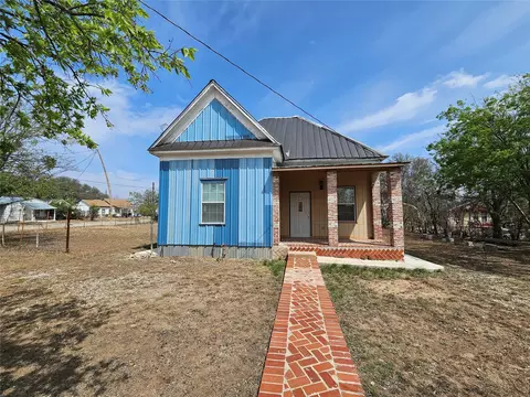 501 E 10th St, Brady, TX 76825