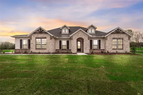 1010 Julian Dr, Van Alstyne, TX 75495