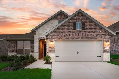 3521 Columbus St, Gainesville, TX 76240
