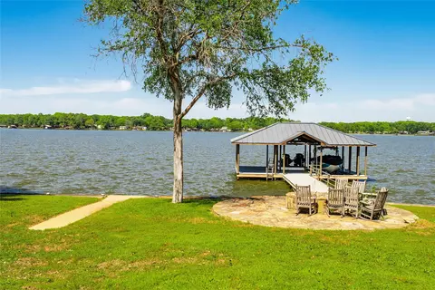 658 Enchanted Isles Dr, Mabank, TX 75156
