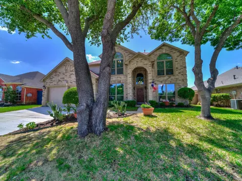 7663 Crosstimbers Ln, North Richland Hills, TX 76182