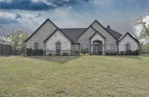 3029 Fossil Oaks Dr, Azle, TX 76020