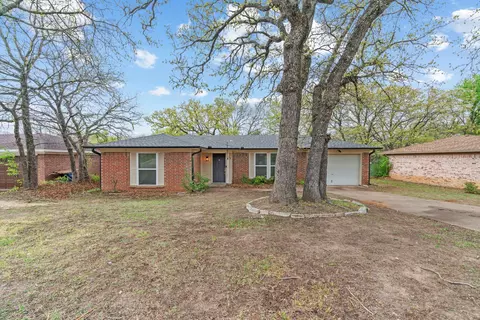 508 Lake Crest Pkwy, Azle, TX 76020