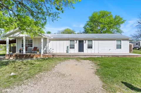 415 S Greenville St, Wolfe City, TX 75496