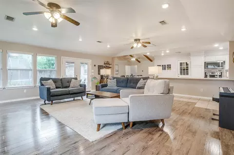 136 NW Suzanne Ter, Burleson, TX 76028