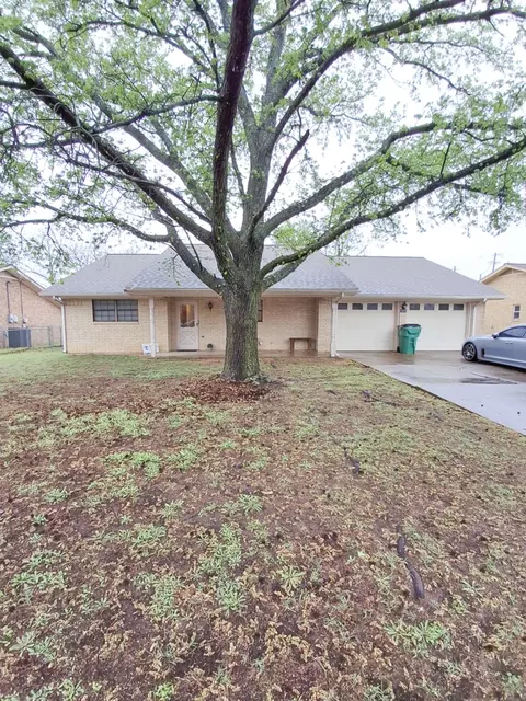 1212 N Dale Ave, Stephenville, TX 76401