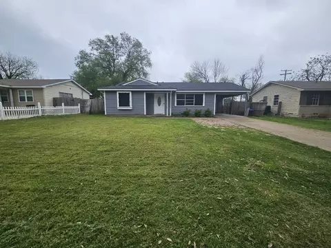 102 Charles Ln, Terrell, TX 75160